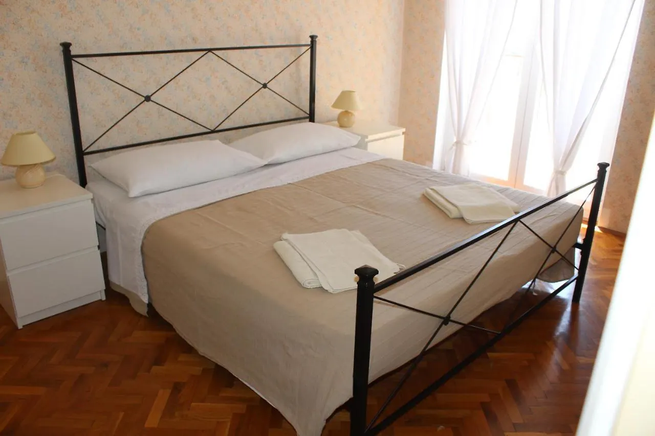 Casa Monte Mulini With Parking Rovinj Apartment