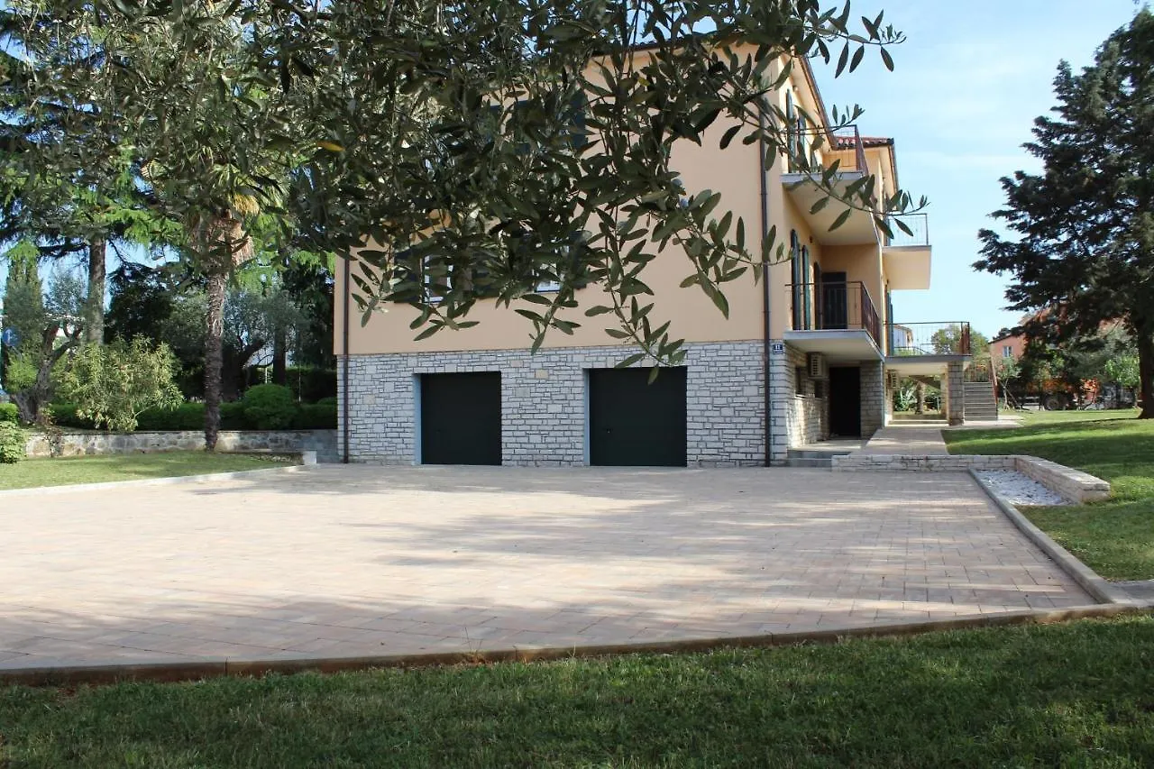 Apartment Casa Monte Mulini With Parking Rovinj