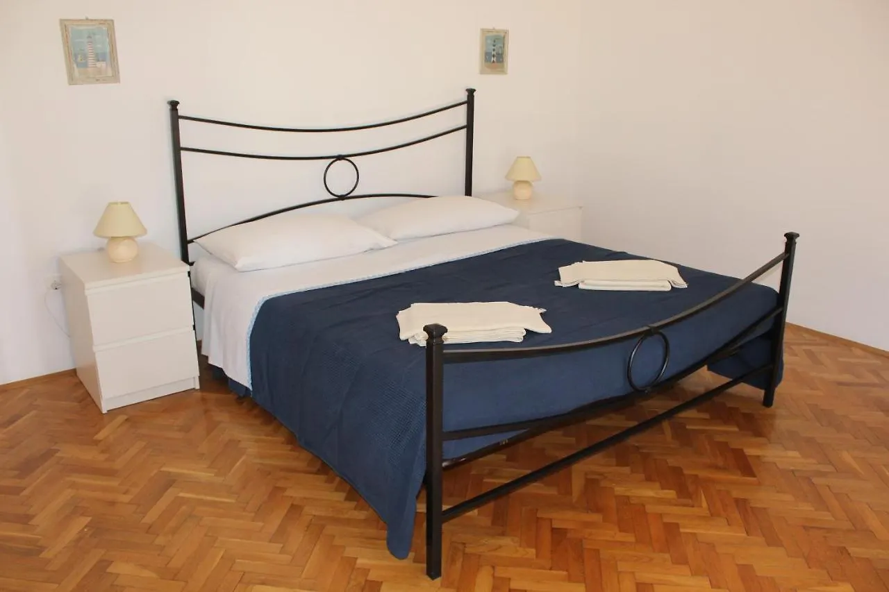 Apartment Casa Monte Mulini With Parking Rovinj