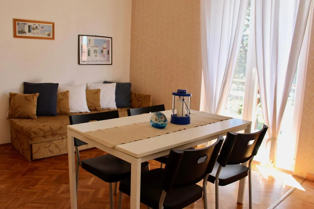 Casa Monte Mulini With Parking Rovinj Apartment