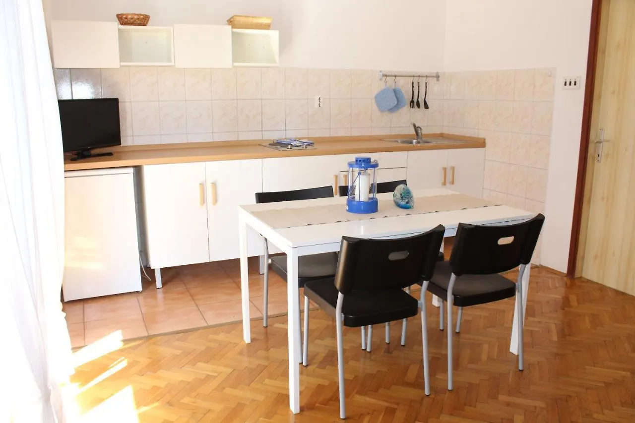 Casa Monte Mulini With Parking Rovinj Apartment