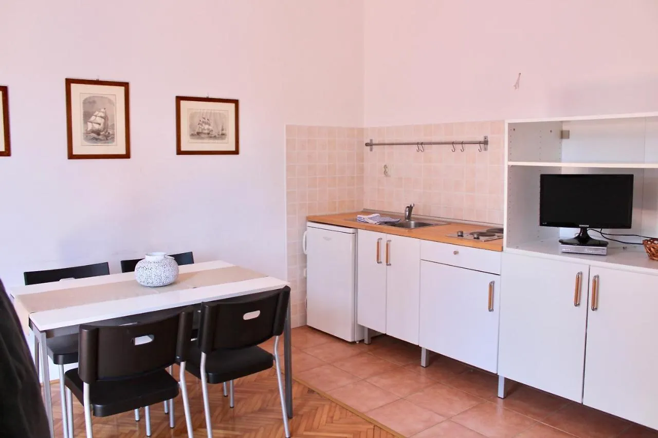 Apartment Casa Monte Mulini With Parking Rovinj