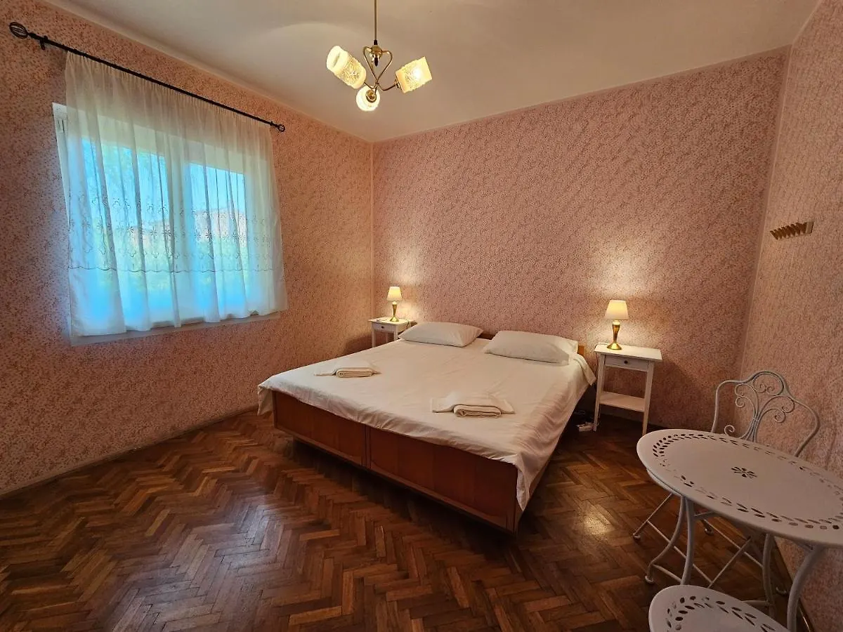 Apartment Casa Monte Mulini With Parking Rovinj